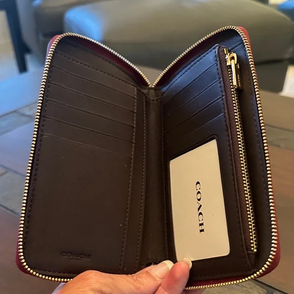 Coach Red Pebbled Leather Medium ID Zip Wallet New Without Tags Coach color 1941 - Picture 8 of 13